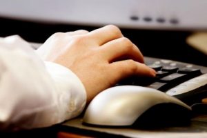 Kamu &ccedil;alışanlarına internet yasağı geliyor