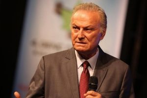 Ediz Hun: "T&uuml;rkiye zor ve acılı g&uuml;nlerden ge&ccedil;iyor"