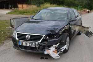 Acı manzara: Pidesi aracın tamponunda kaldı