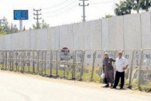 ABD Konsolosluğu'na g&uuml;venlik duvarı