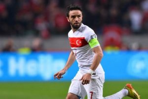 G&ouml;khan G&ouml;n&uuml;l, Beşiktaş'la b&uuml;y&uuml;k &ouml;l&ccedil;&uuml;de anlaşma sağladı