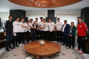 Nil&uuml;fer Belediyespor Basketbol Takımı'ndan g&uuml;m&uuml;ş madalya