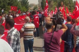 Midyatlılar şehitleri i&ccedil;in sokağa &ccedil;ıktı