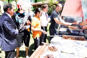 Galatasaray, bug&uuml;n &ouml;ğle saatlerinde barbek&uuml; partisi d&uuml;zenledi