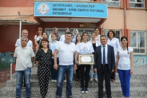 Gaziantep'te TEOG'da tam puan alan &ouml;ğrenci &ouml;d&uuml;llendirildi