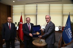 Bursa Eski Valisi Karaloğlu'ndan Altepe'ye veda