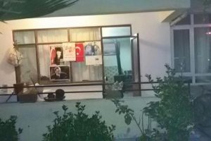 Ocakta unuttuğu yemek yangına neden oldu