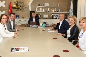 Bursa Nil&uuml;fer Tenis Kul&uuml;b&uuml; Derneği'nde Bozbey'e ziyaret
