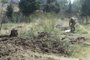 PKK'lı ter&ouml;ristler mezarlığa bile patlayıcı d&ouml;şediler