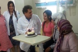 Ameliyat &ouml;ncesi doğum g&uuml;n&uuml; s&uuml;rprizi