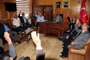 Cem &Ouml;zdemir, hemşehrilikten atıldı