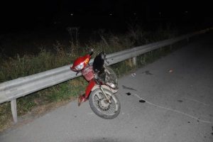 Kamyonetin &ccedil;arptığı motosikletteki hamile kadın &ouml;ld&uuml;