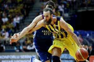 Fenerbah&ccedil;e, Anadolu Efes'i yenerek seriyi 3-1'e getirdi