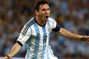 Maradona ve Messi &ouml;zel bir ma&ccedil;ta karşılıklı g&ouml;rev aldı