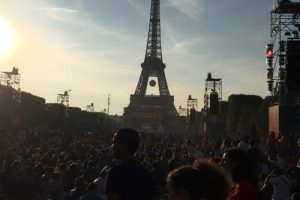Paris'teki Fan Zone alanı muhteşem konser ile a&ccedil;ıldı
