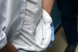 Uyuşturucuyu kıyafetlerine diktiler