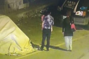 Dilendirdikleri &ccedil;ocuklarını l&uuml;ks ara&ccedil;larıyla teslim aldılar
