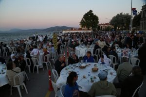 Altepe, Mudanya'da yaşayan vatandaşlarla iftar yaptı