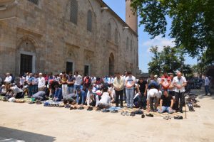 Bursa'da Ramazan'ın ilk cuma namazında camiler doldu