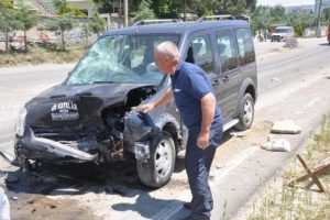 2 saat &ouml;nce satın aldığı aracıyla kaza yaptı, "Kadere bak" dedi