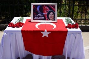 Nefize &Ouml;zsoy i&ccedil;in mezun olduğu &uuml;niversitede gıyabi cenaze namazı