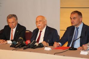 "T&uuml;rkiye, turizmdeki krizden g&uuml;&ccedil;lenerek &ccedil;ıkacak"