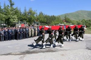 Şehit k&ouml;y korucuları toprağa verildi
