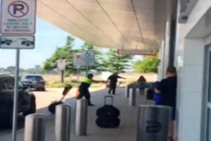 Eşine saldıran kocayı polis vurdu