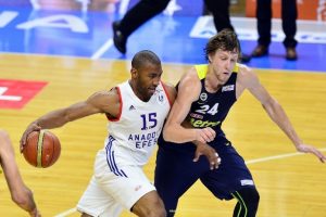 Anadolu Efes seriyi uzattı