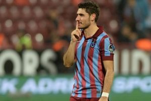&Ouml;zer Hurmacı'ya adeta teklif yağıyor