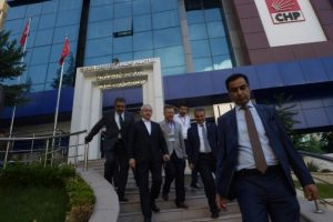 Kılı&ccedil;daroğlu, Parti Okulu'nda eğitim &ccedil;alışmasını izledi