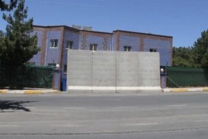 Şanlıurfa'da 30 karakola g&uuml;venlik duvarı