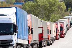 Kapıkule'de 8 kilometrelik tır kuyruğu
