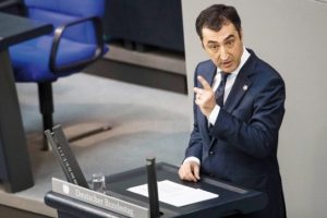 T&uuml;rk k&ouml;kenli Alman vekillere polis koruması