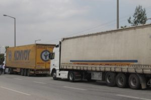 Ş&uuml;pheli iki TIR polisi alarma ge&ccedil;irdi