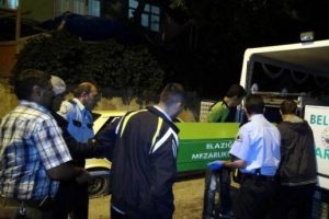 Eski eşini 12 yerinden bı&ccedil;aklayıp, boğazını keserek &ouml;ld&uuml;ren kadın tutuklandı