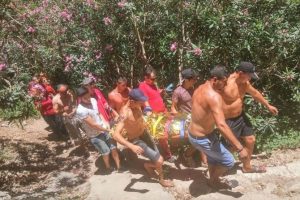 Fethiye'de kayalıklardan d&uuml;şen kişi kurtarıldı