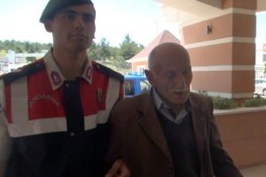 Cinayet zanlısı &ccedil;ıkarıldığı mahkemece tutuklandı