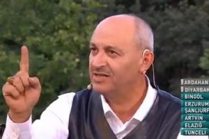 Canlı yayında s&ouml;yledi: Namaz kılmayan hayvandır