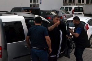 Bursa'da paralel yapı operasyonu! Aralarında &ouml;ğretmenler de var!