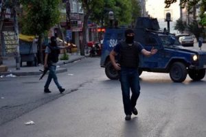 İstanbul polisini alarma ge&ccedil;irdi, f&uuml;nye ile patlattılar
