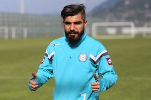 Bursaspor'da g&uuml;ndeme s&uuml;rpriz bir isim geldi: Sercan Kaya