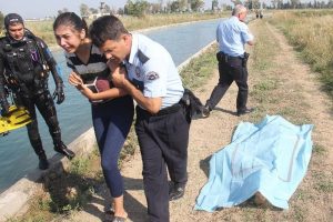 Kardeşinin cansız bedenini g&ouml;r&uuml;nce g&ouml;zyaşlarına boğuldu