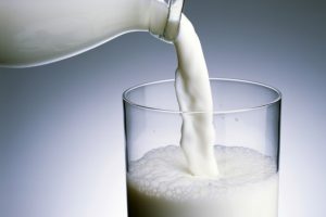 Oru&ccedil;ta susamamak i&ccedil;in sahurda s&uuml;t i&ccedil;in