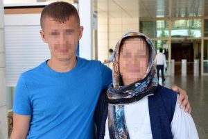 Uyuşturucu parası i&ccedil;in ev eşyasını satmaya kalkınca annesi yakalattı