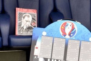 Kul&uuml;bedeki Atat&uuml;rk fotoğrafının sırrı belli oldu!