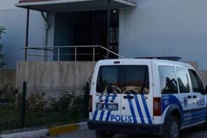 Akt&uuml;t&uuml;n şehidine b&uuml;y&uuml;k ayıp: T&uuml;rk bayraklarını yaktılar