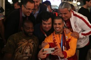 Pınar Karşıyakalı taraftarlardan Lasme'ye tepki