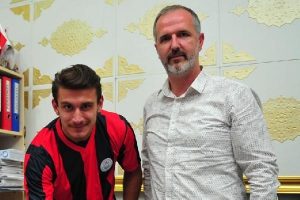 Orhangazispor, Furkan &Ccedil;akırca ile 1 yıllık s&ouml;zleşme imzaladı