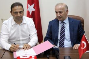 Boluspor teknik direkt&ouml;r Fuat &Ccedil;apa ile 2 yıllık s&ouml;zleşme imzaladı